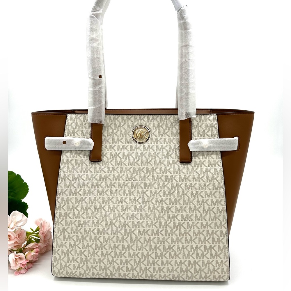Michael Kors Carmen Large Top Zip Tote Shoulder Bag -Vanilla Signature/Luggage